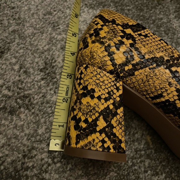 Snakeskin Print Pumps – Yellow, Chunky Heel, Pointed Toe - Picture 8 of 11